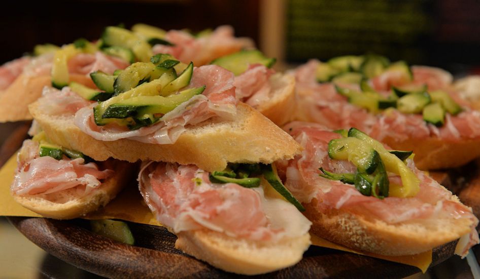 Typical venetian food - Cicchetti, typical Venetian food to taste during your Italian lessons in Venice